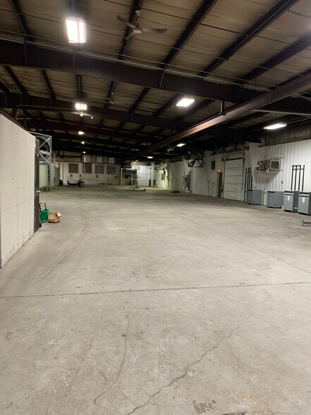 More Photos Of 1850 Cofrin Dr, Green Bay Manufacturing For Lease