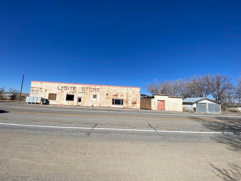 Primary Photo Of 25 Fremont St, Lysite General Retail For Sale