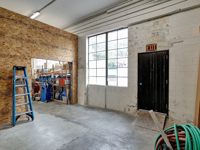 More Photos Of 302 SE 7th Ave, Portland Warehouse For Lease