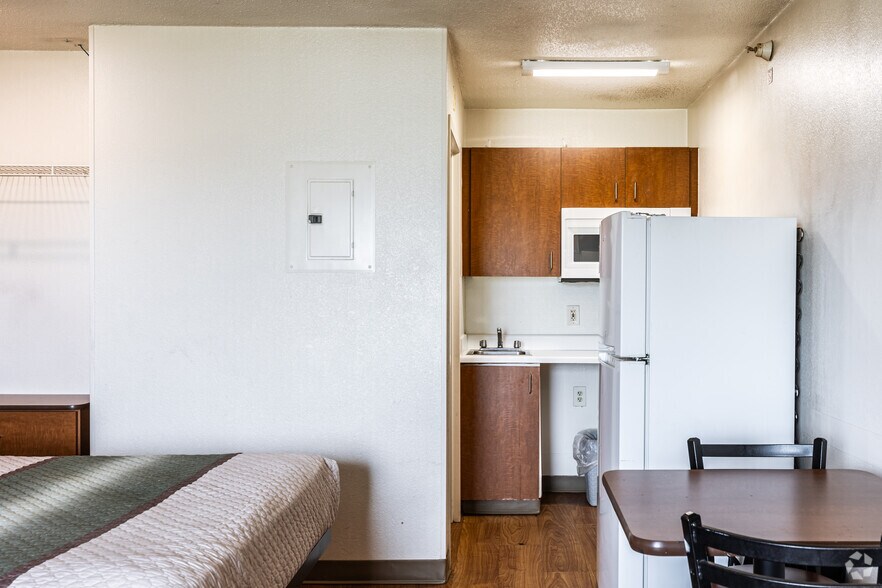 More Photos Of 4301 N Corrington Ave, Kansas City Hotel For Sale