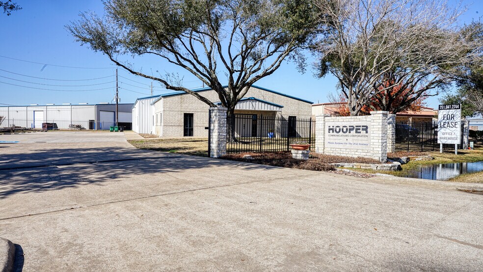 More Photos Of 5335 Brystone Dr, Houston Flex For Lease