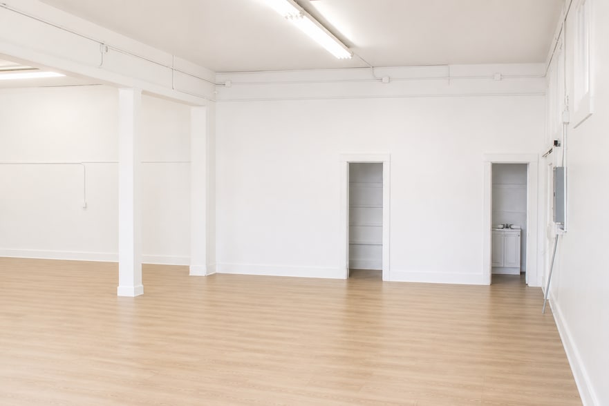 More Photos Of 10875 Venice Blvd, Los Angeles Storefront Retail Residential For Lease