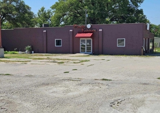 More Photos Of 201 W Trapp St, Herington Restaurant For Sale