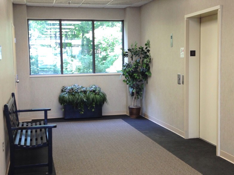 More Photos Of 4452 Eastgate Blvd, Cincinnati Office For Sale