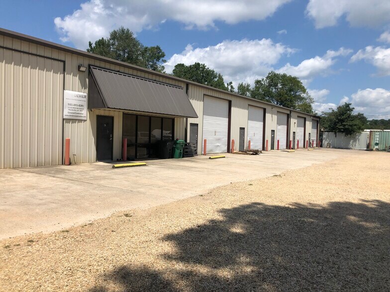 More Photos Of 22164 Marshall Rd, Mandeville Flex For Lease