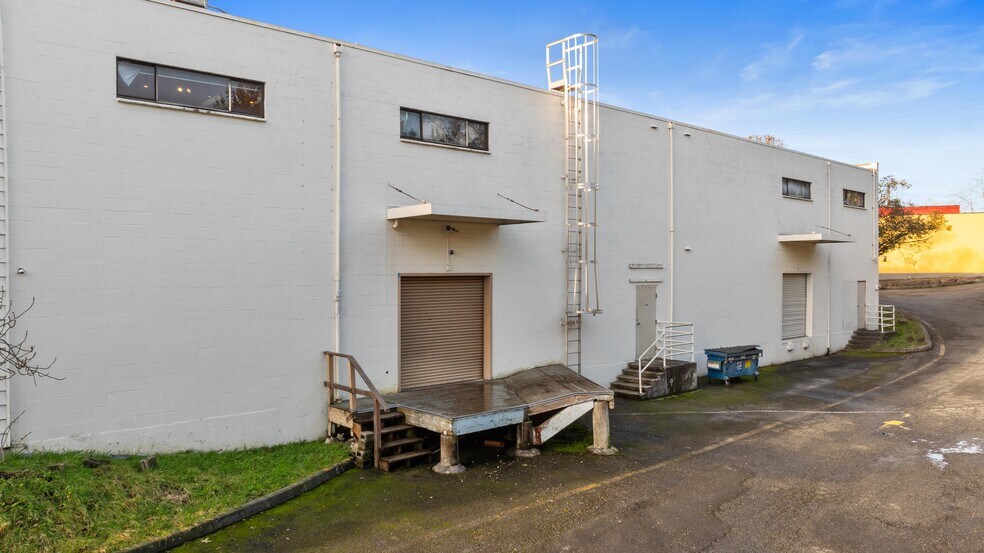 More Photos Of 20423 Highway 99, Lynnwood Freestanding For Sale