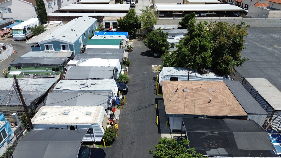 Primary Photo Of 7233 Somerset Blvd, Paramount Manufactured Housing Mobile Home Park For Sale