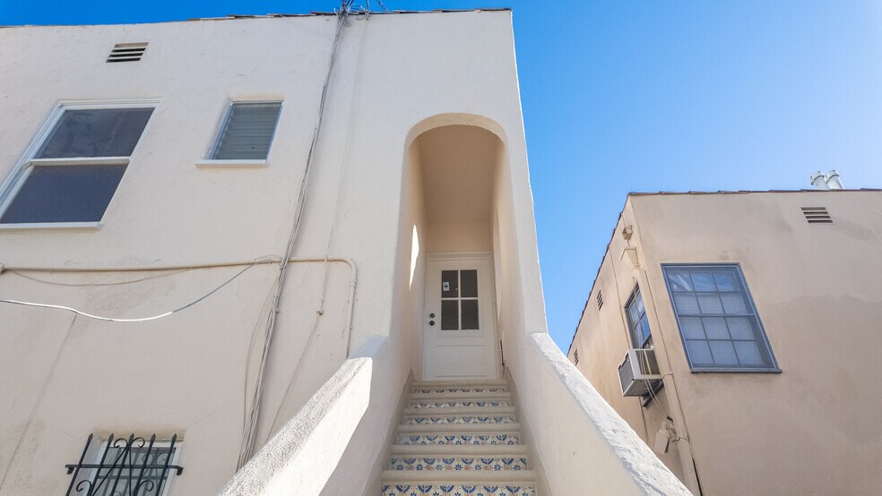 More Photos Of 205 S Reeves Dr, Beverly Hills Apartments For Sale