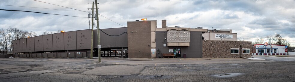 More Photos Of 3490 12 Mile Rd, Berkley General Retail For Sale