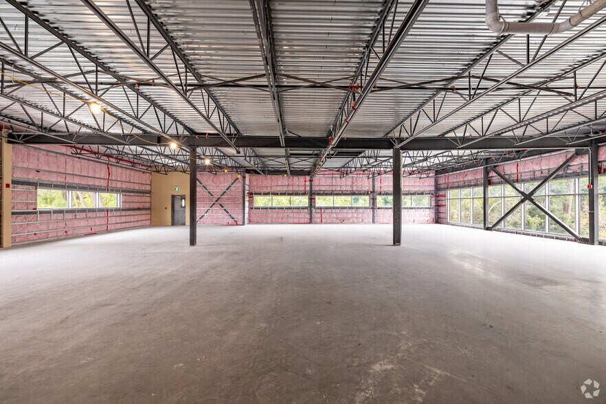 More Photos Of 3040-3050 Rue De Rouen, Montréal Office For Lease