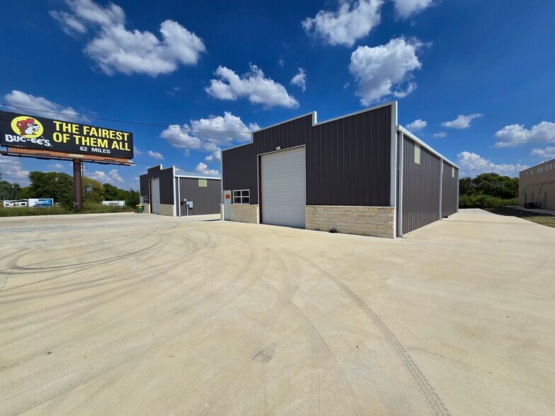 More Photos Of 401 N Central Ave, Troy Flex For Lease