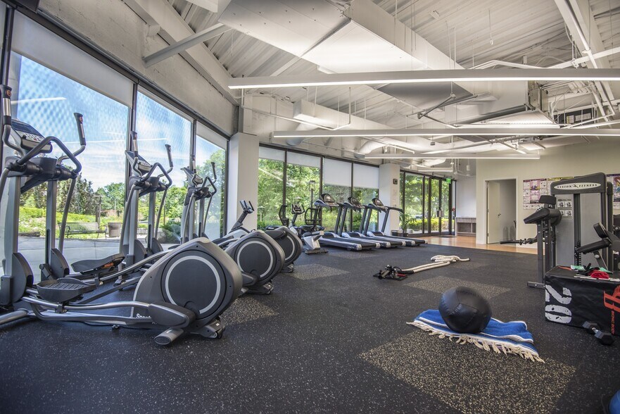 More Photos Of 12001 Sunrise Valley Dr, Reston Unknown For Lease