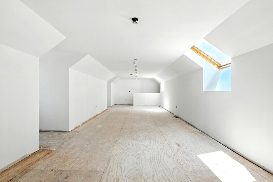 More Photos Of 40 S River Rd, Bedford Medical For Sale