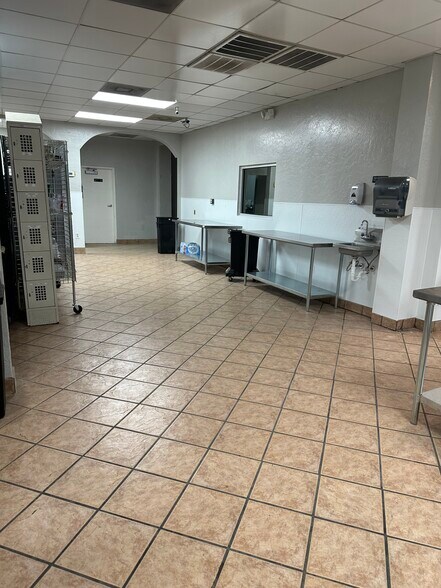 More Photos Of 7820 Fulton St, Houston Restaurant For Sale