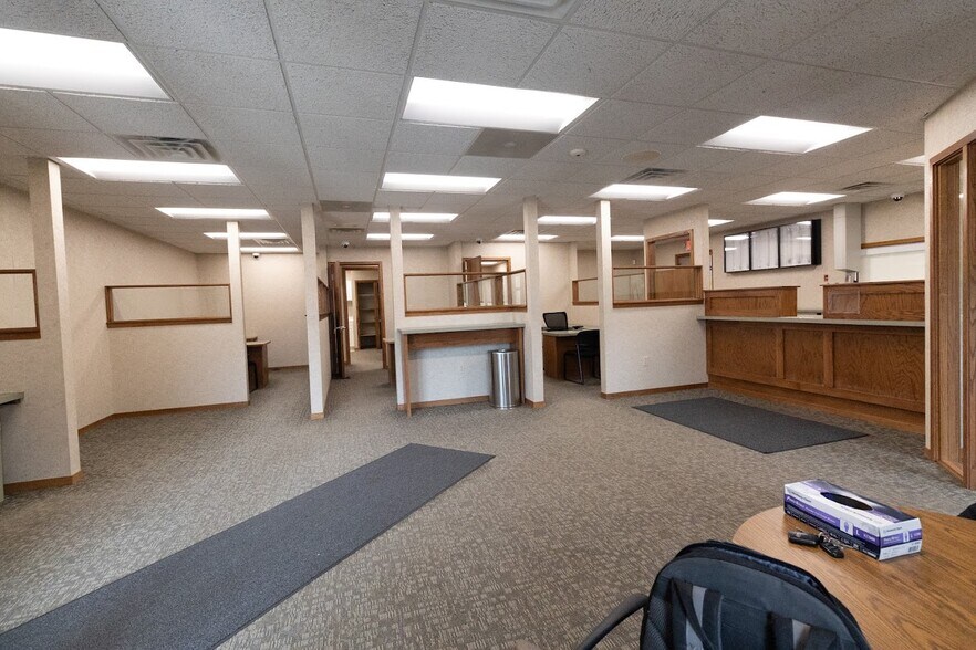 More Photos Of 833 E 16th St, Holland Bank For Lease