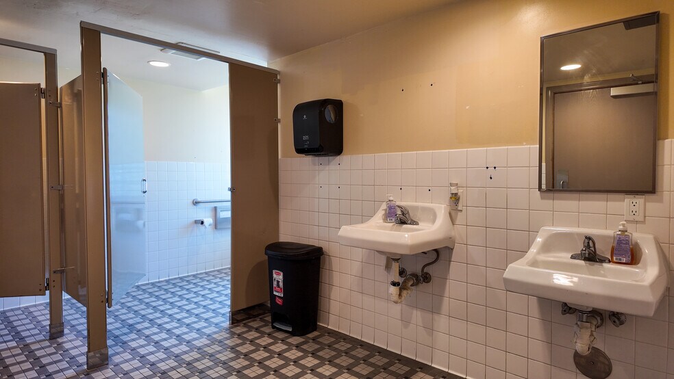 More Photos Of 11984 Santa Fe Ave, Lynwood Specialty For Sale