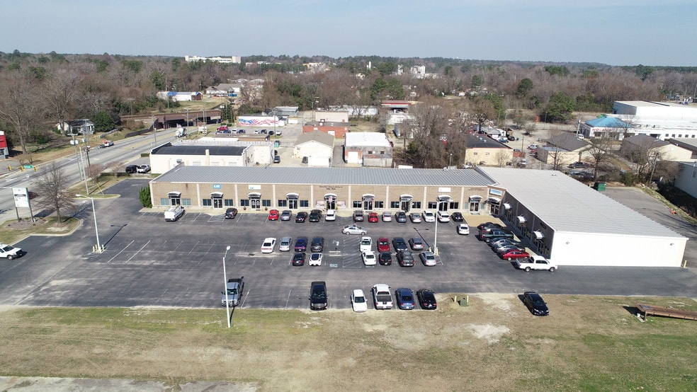 More Photos Of 726 Ramsey St, Fayetteville Flex For Lease