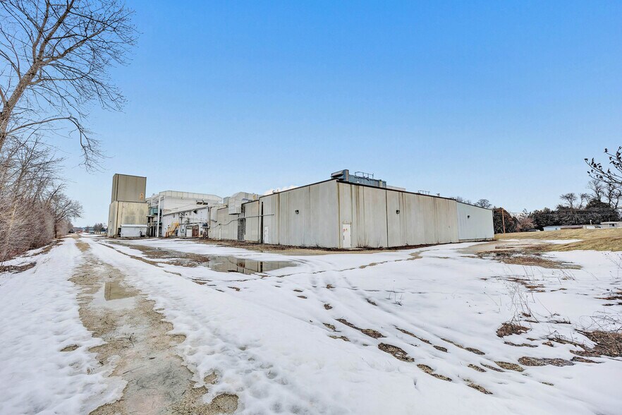 More Photos Of 305 S Wall St, Denmark Industrial For Sale