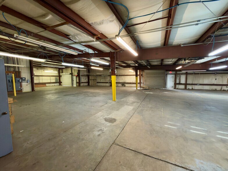More Photos Of 3885 N Palafox Hwy, Pensacola Warehouse For Lease
