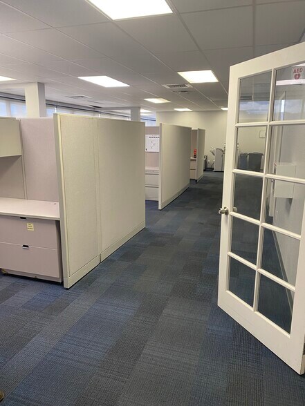 More Photos Of 99-1056 Iwaena St, Aiea Warehouse For Lease