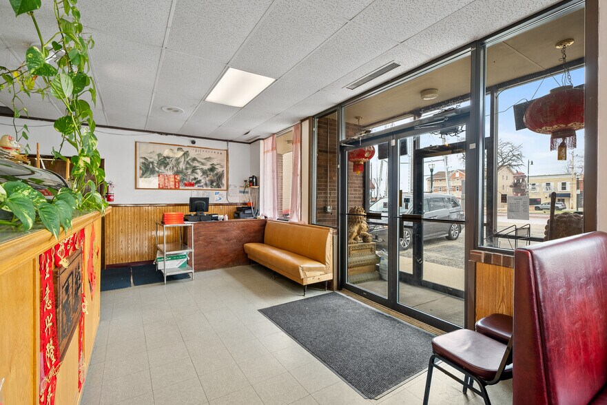 More Photos Of 136 E Walworth Ave, Delavan Restaurant For Sale