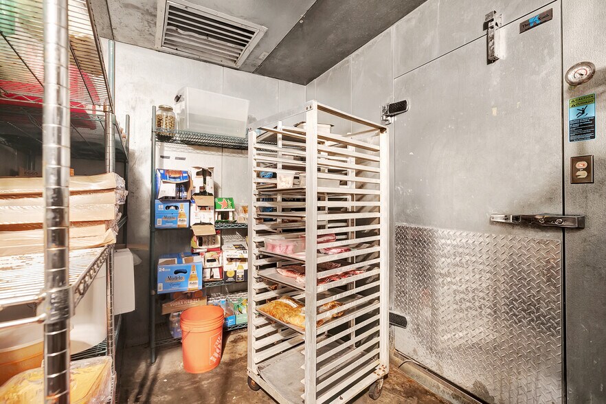 More Photos Of 122 S Howard Ave, Tampa Restaurant For Lease