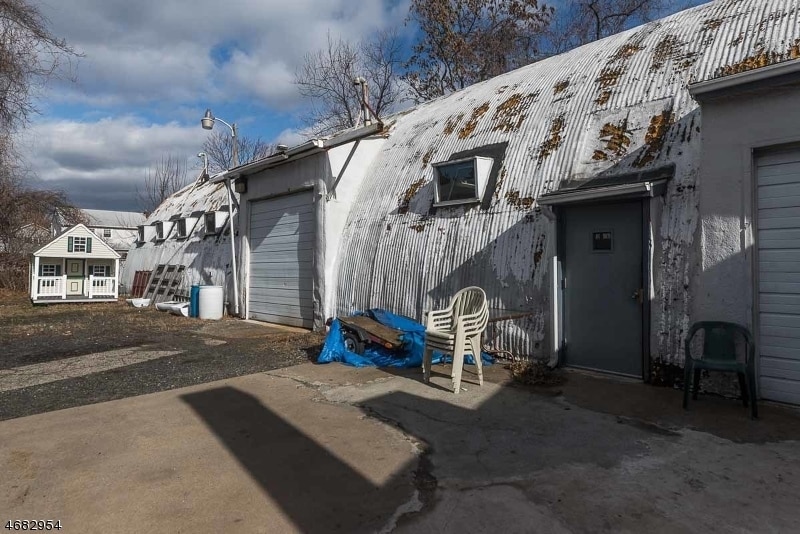 More Photos Of 131 Lincoln Blvd, Middlesex Manufacturing For Lease