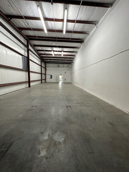 More Photos Of 6618-6628 26th Ct E, Sarasota Warehouse For Lease
