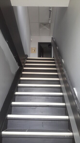 More Photos Of 854 Boyd Ave, Ottawa Warehouse For Lease