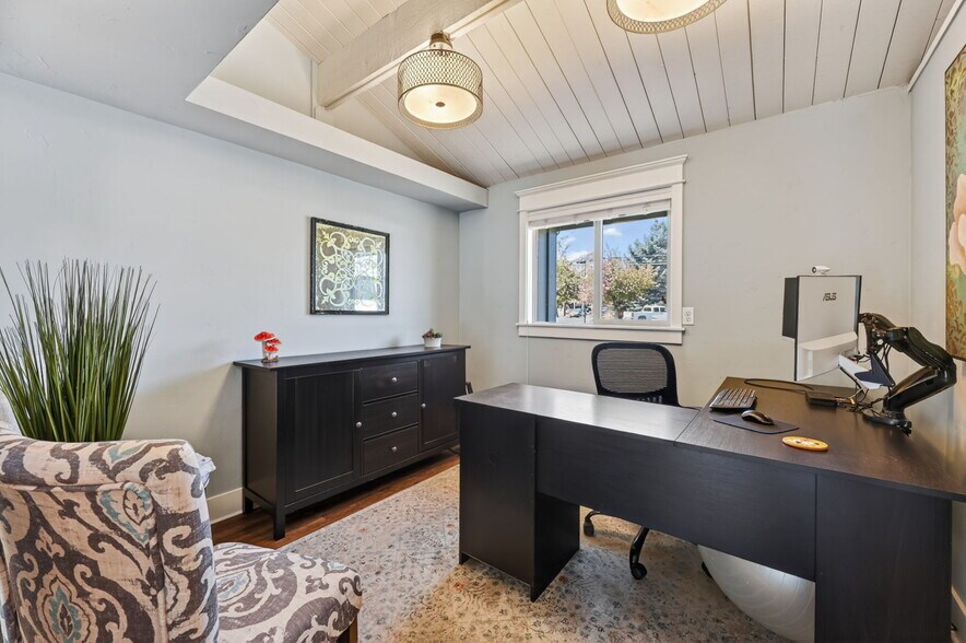 More Photos Of 1720 NE 4th St, Bend Office For Sale