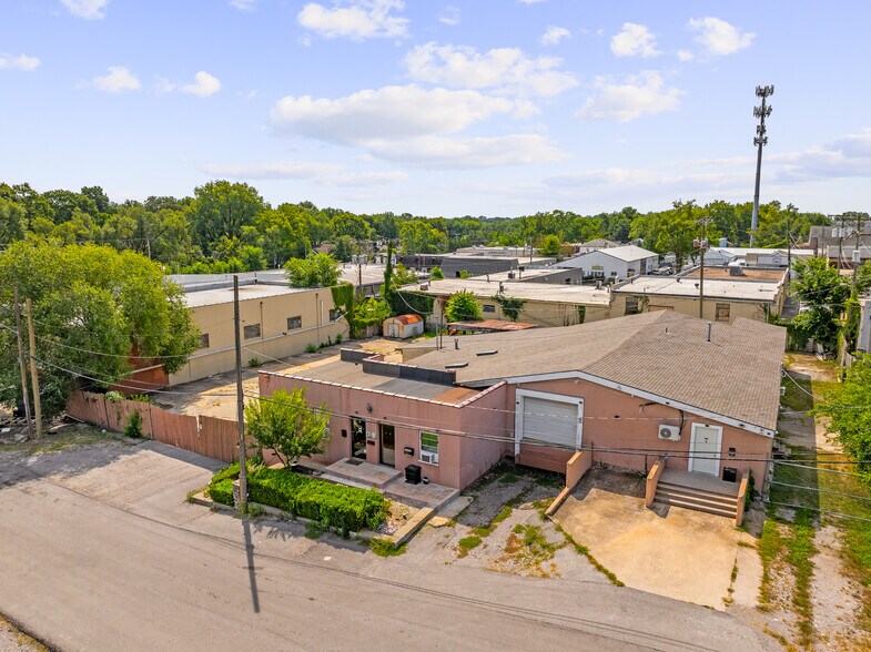 More Photos Of 319 W 79th Ter, Kansas City Warehouse For Lease