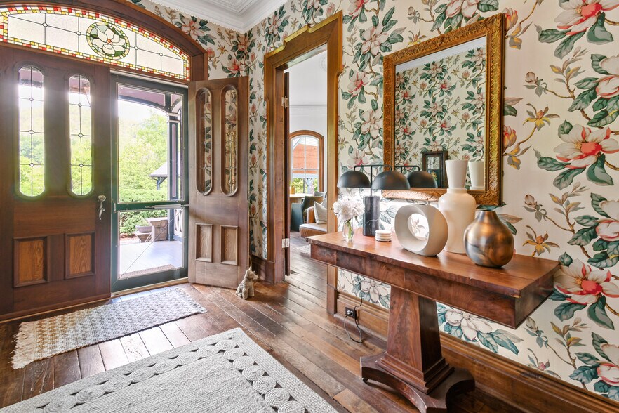 More Photos Of 204 Lawson St, Hot Springs Hotel For Sale