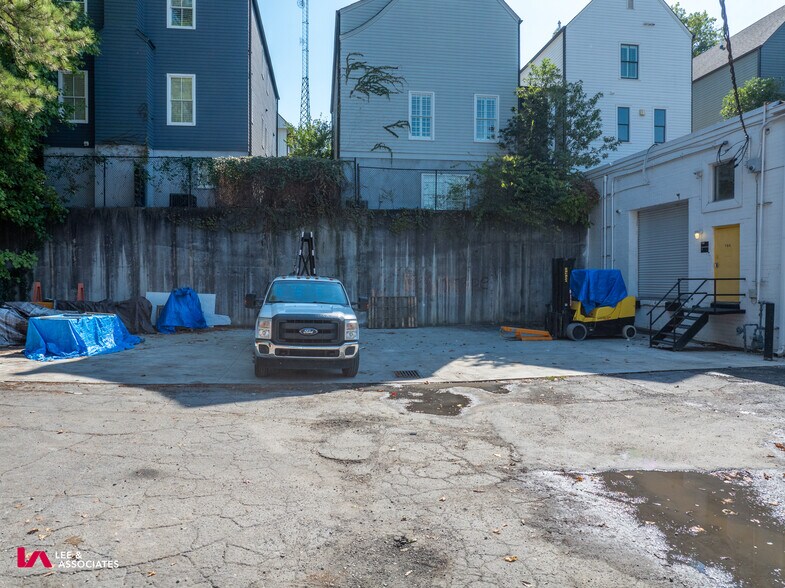 More Photos Of 729-743 Lambert Dr NE, Atlanta Light Distribution For Sale