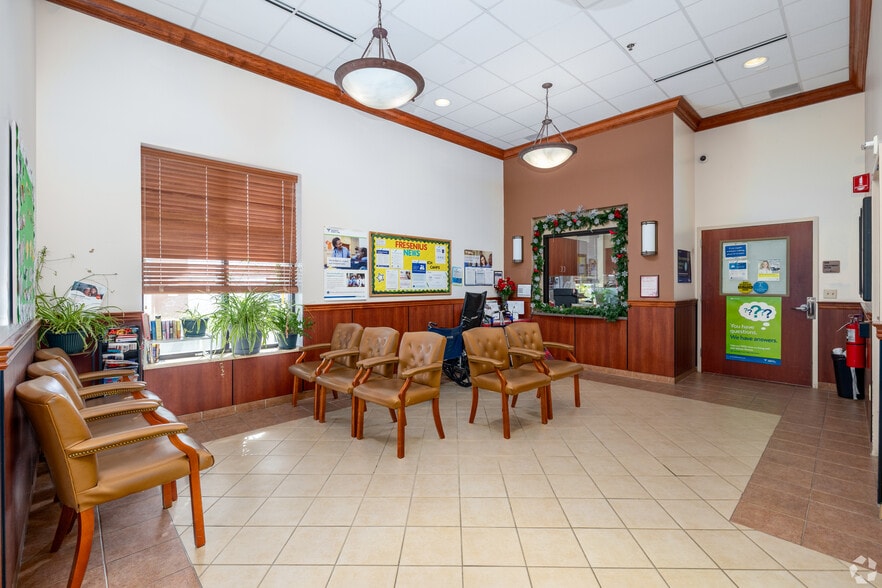 More Photos Of 2508-2520 Airport Rd, Colorado Springs General Retail For Sale