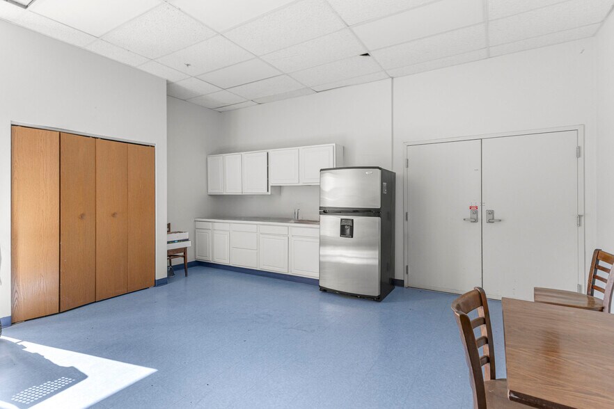 More Photos Of 35425 W Michigan Ave, Wayne General Retail For Lease