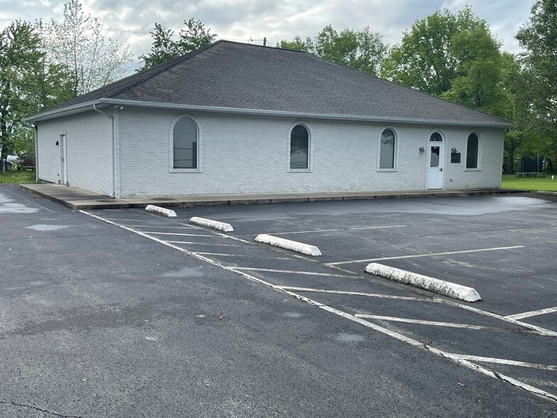 Primary Photo Of 1704 N Holmes Dr, Marion Office For Sale