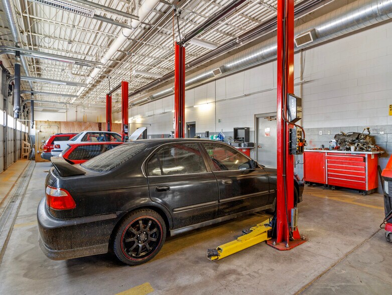 More Photos Of 713 E Spaulding Ave, Pueblo Showroom For Sale