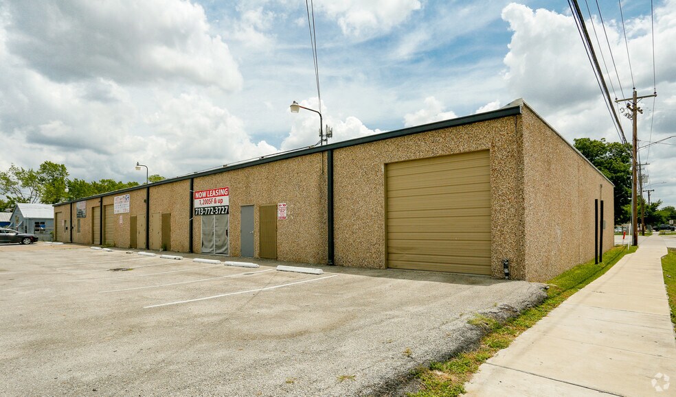 Primary Photo Of 5628-5630 Edgemoor Dr, Houston Unknown For Lease