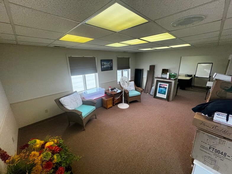 More Photos Of 7445 University Blvd, Des Moines Medical For Lease