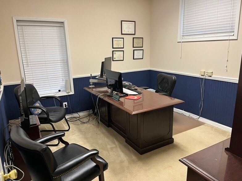 More Photos Of 4651 Roswell Rd NE, Atlanta Office Residential For Lease