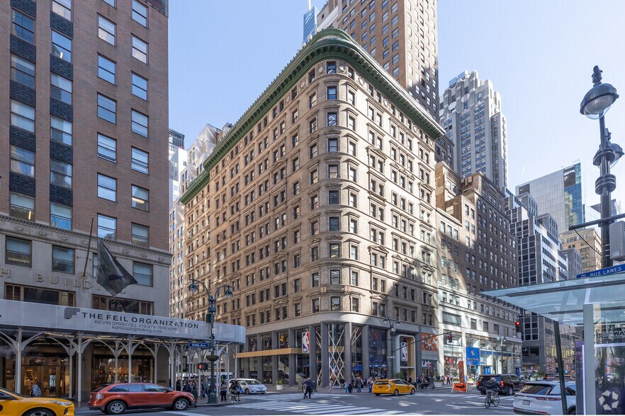 More Photos Of 545 Fifth Ave, New York Office For Lease