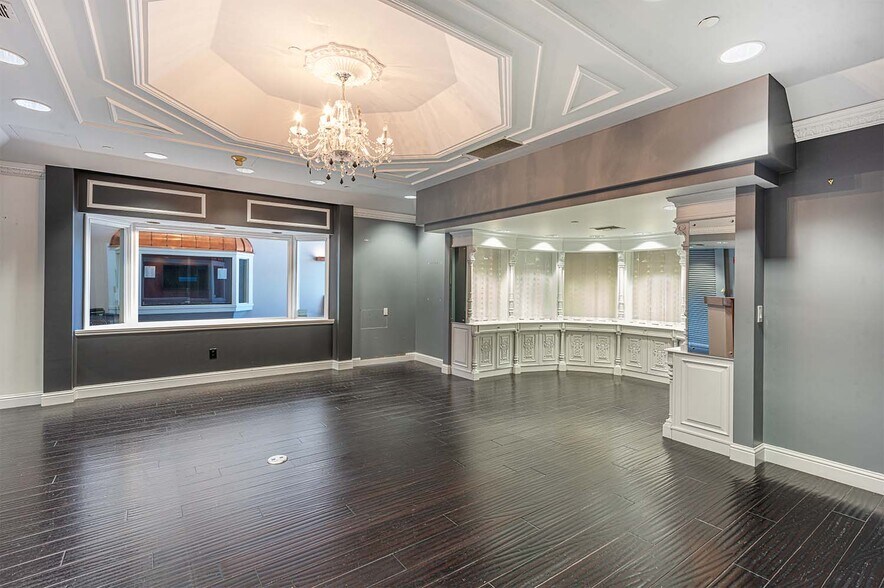 More Photos Of 8911 Lakewood Dr, Windsor Medical For Lease