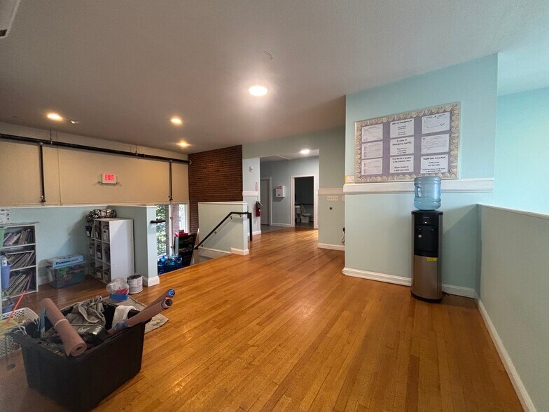 More Photos Of 41 Wendell Ave, Pittsfield Specialty For Sale