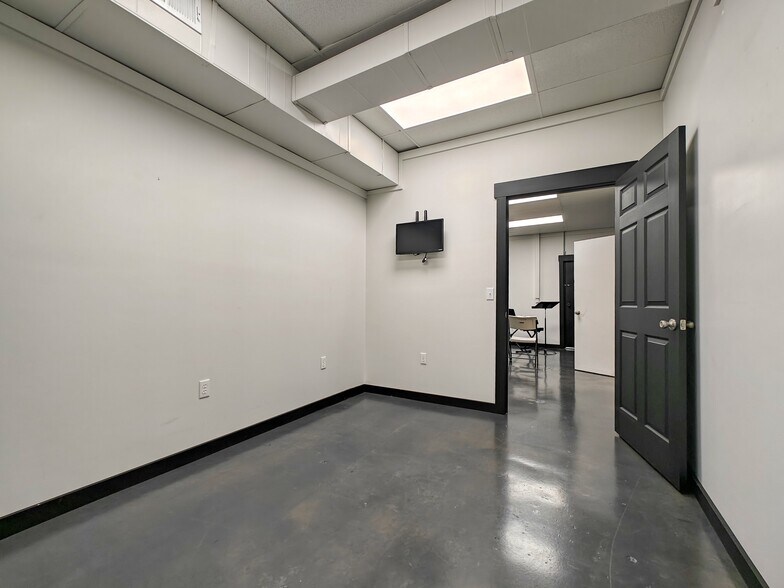 More Photos Of 13700 Hwy 70, Huntingdon Storefront For Sale