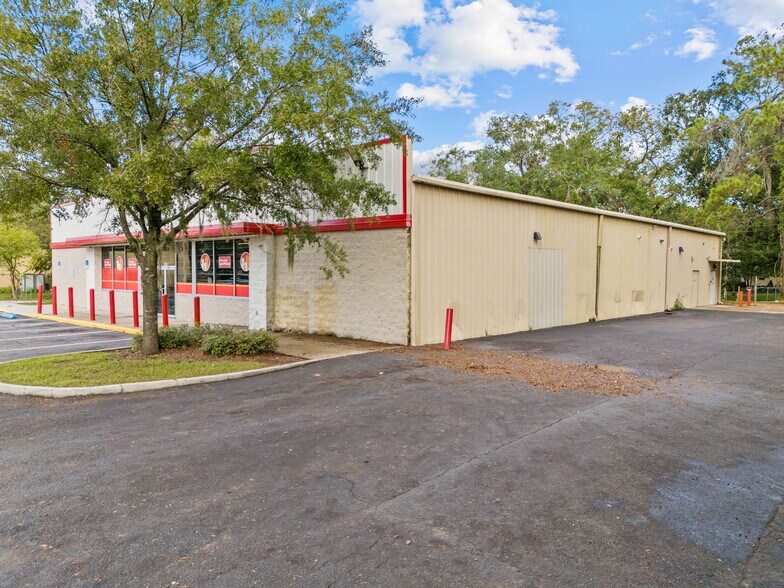 More Photos Of 1945 Kings Rd, Jacksonville Freestanding For Sale