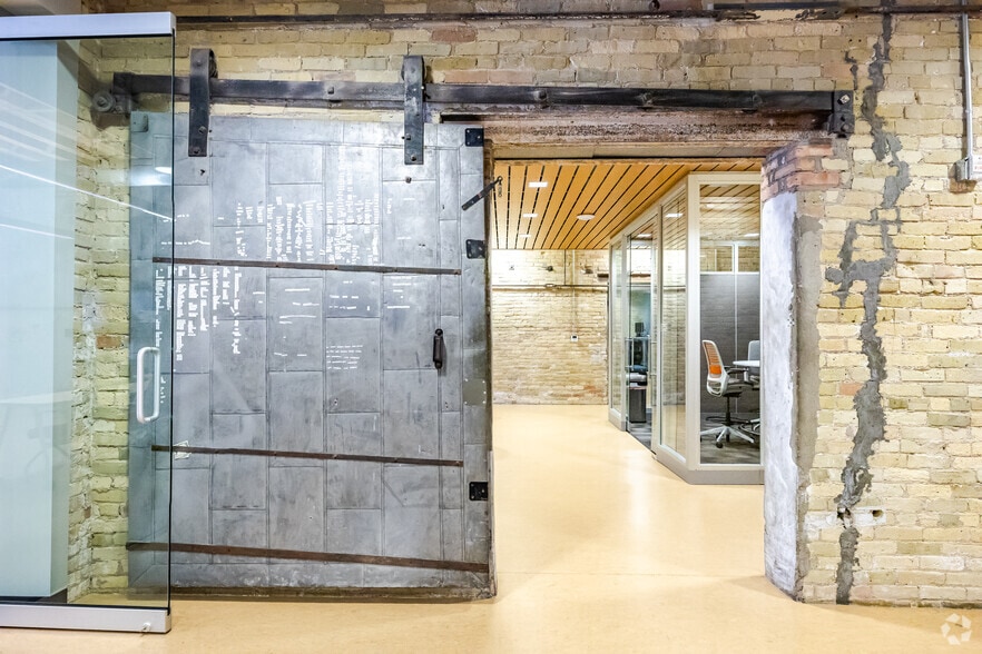 More Photos Of 301-315 N Broadway, Milwaukee Office For Lease