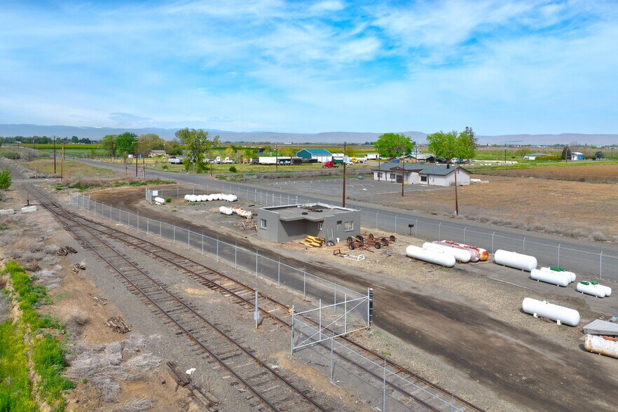 More Photos Of 3800 Branch Rd, Wapato Distribution For Sale
