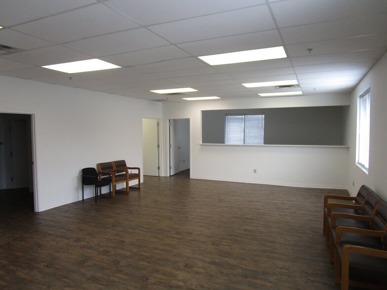 More Photos Of 7127-7133 Riverside Pky, Tulsa Office For Sale