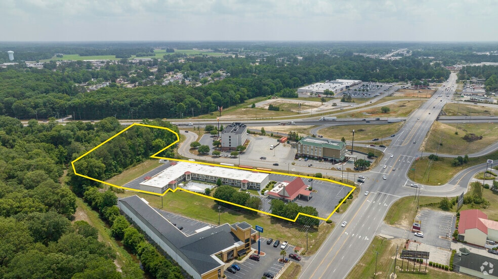 More Photos Of 3030 N Roberts Ave, Lumberton Hotel For Sale
