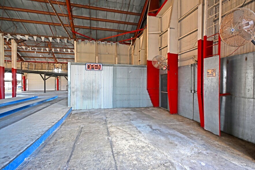 More Photos Of 1123 Bowie St, Seguin Warehouse For Sale